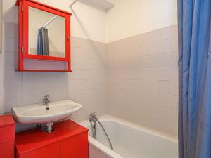 Appartements Etel - Duplex 3 pieces avec piscine, parking et balcon a 600m de la plage - FR-1-479-176 : photos des chambres