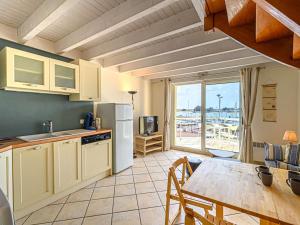 Appartements Etel - Duplex 3 pieces avec piscine, parking et balcon a 600m de la plage - FR-1-479-176 : photos des chambres