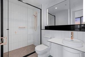 Central High Rise Views Perfect Location CBD 2B2B