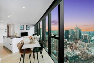 Central High Rise Views Perfect Location CBD 2B2B