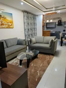 The feathers - Rājpur