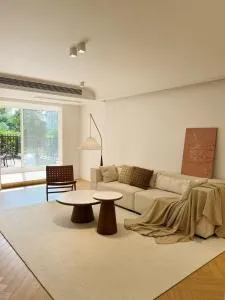 Sunny Abode创世纪花园 Deluxe three bedroom near Xujiahui - Шанхай