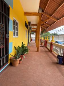 habitación full equipada cerca de playa 20minutos de la ciudad y centros comerciales y turísticos 10 minutos del aropuerto Panamá pasifico
