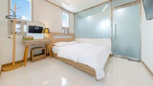 Nami Island Pig Dream Spa Pension