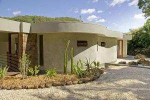 Contemporary eco house overlooking the rainforest - Huonbrook
