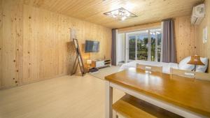 Jeju Timberhouse Pension