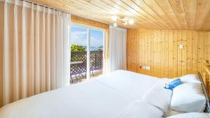 Yeosu Dangdangi Dog Family Pension Gold