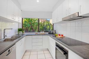 6 58 Pacific Drive - Beachfront modern apartment