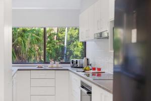 6 58 Pacific Drive - Beachfront modern apartment