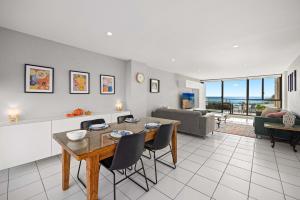 6 58 Pacific Drive - Beachfront modern apartment