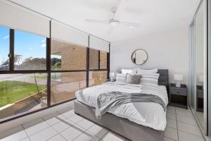 6 58 Pacific Drive - Beachfront modern apartment