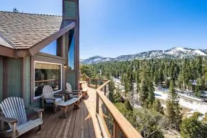 Endless View Lodge by AvantStay Incredible Views Close To Bear Mountain Ski Resort w Hot Tub - Moonridge