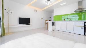 Namhae Spring, Summer, Fall, Winter Pet-