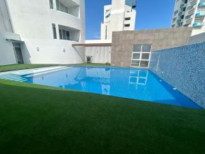 Vista a Playa con Alberca en Blvd principal frente al Mar 3hab