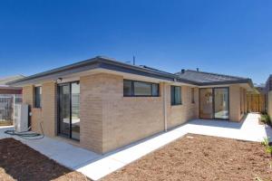 Cozy and Comfy House at Forde Close to Shops and Reserves