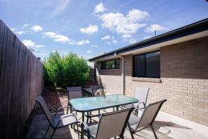 Cozy and Comfy House at Forde Close to Shops and Reserves