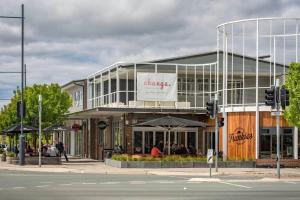Cozy and Comfy House at Forde Close to Shops and Reserves