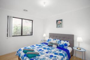 Cozy and Comfy House at Forde Close to Shops and Reserves