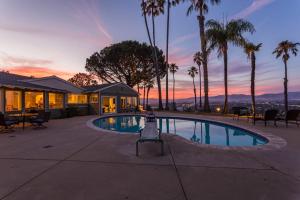 Oak Hills by AvantStay Panoramic View Pool Spa - Case vacanza, Los Angeles