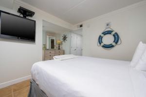 Island Winds East 806 condo