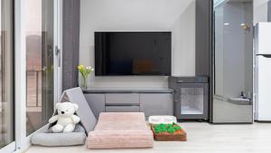 Anmyeondo Town 1967 Dog Pool Villa