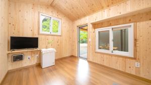 Gapyeong Yumyeongsan Gomone pet Camping