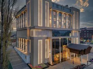 Ramada Encore by Wyndham Rajbagh Srinagar - Chhatabal