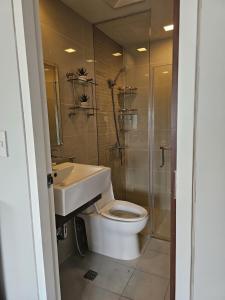 Stylish and Spacious Studio Unit in Makati with Fast Wi-Fi