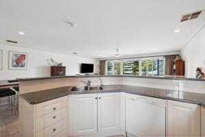 Esplanade Beachfront at Victor- 2-12A Esplanade,