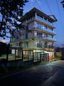 Manuni Inn - Riverside Resort