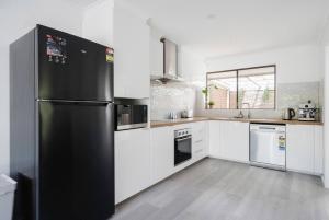 Bayshore Bliss - A Family Beachside Hideaway