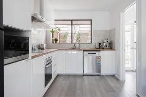 Bayshore Bliss - A Family Beachside Hideaway