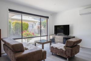 Bayshore Bliss - A Family Beachside Hideaway