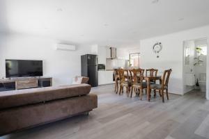 Bayshore Bliss - A Family Beachside Hideaway