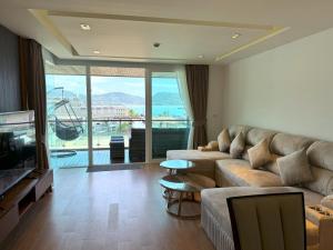 Sea view apartment at Privilege by Lofty