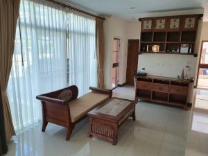 Modern private home in quiet gated community