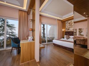 Regenta Place Dalhousie Just 500 Meters Walkable from Mall Road