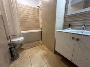 Velvet Snug - center