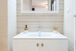 Velvet Snug - center