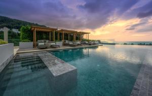 Surin sea view 3br apartment with jacuzzi