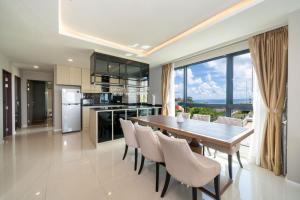 Surin sea view 3br apartment with jacuzzi