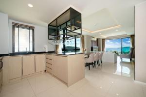 Surin sea view 3br apartment with jacuzzi