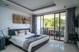 Pool view studio at Nakalay Palm by Lofty