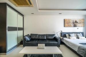 Pool view studio at Nakalay Palm by Lofty