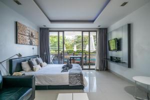 Pool view studio at Nakalay Palm by Lofty