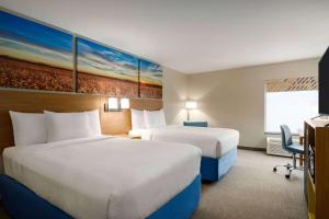 Double Room with Two Double Beds - Non-Smoking room in Days Inn by Wyndham Hillsboro
