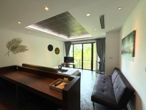 Kamala townhome with sea view terrace & pool