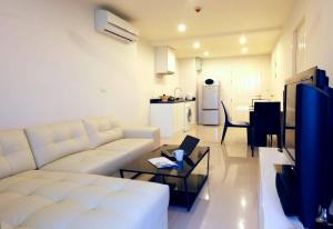 Sea view apartment at The Unity by Lofty