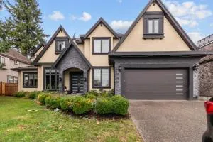 Peaceful 2 Bedroom Suite that sleeps 6 with Free Wifi ,Free street parking,easily accessible to Downtown Vancouver - Pitt Meadows