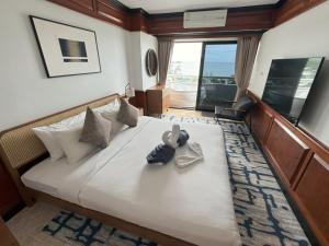 Sea view apartment with jacuzzi at Patong Tower